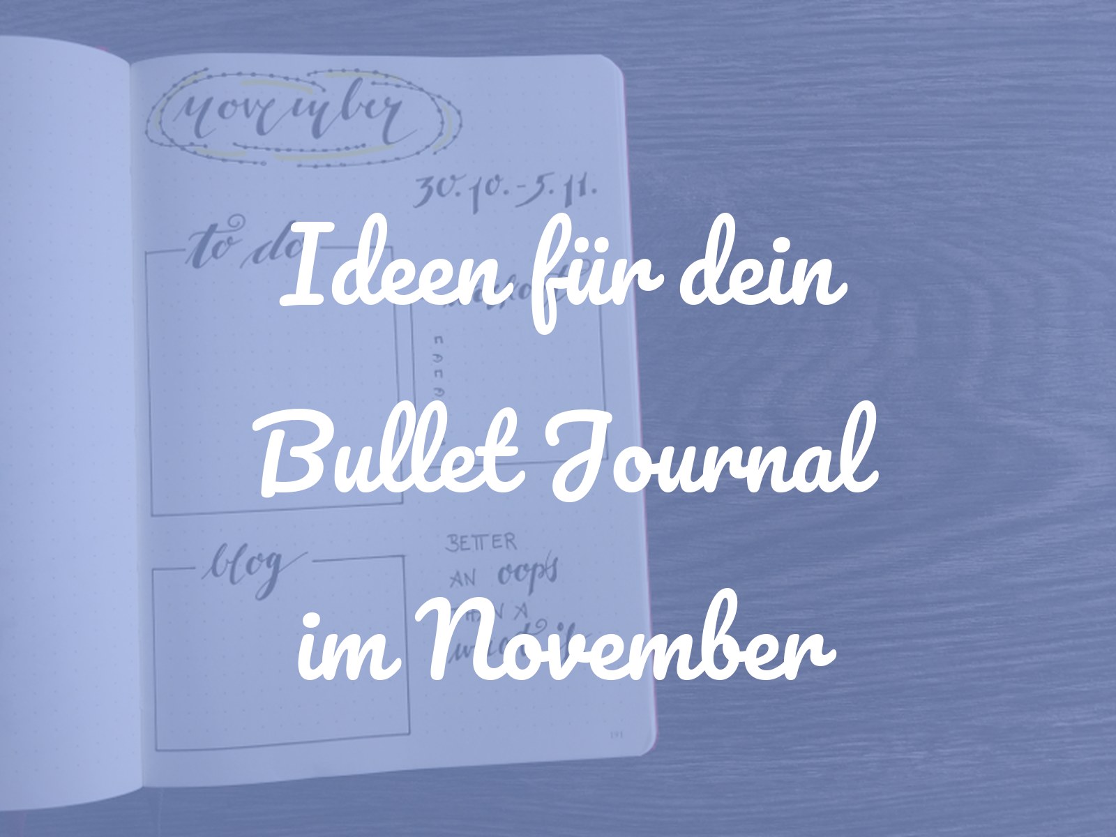 Aufgeschlagenes Bullet Journal mit einer Wochenübersicht für den November, oben der geletterte Schriftzug november in einem gepunkteten Kreis, darunter Kästen für To-do, Workout und Blog